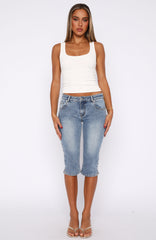 Annie Low Rise Capri Jeans Vintage Light Blue Wash